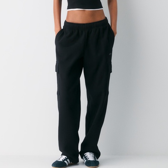 Aritzia Pants - Aritzia Black Cargo Sweatpants